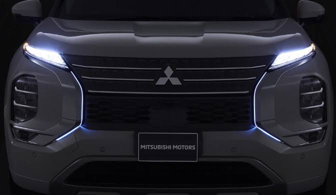 Headlight Cover Mitsubishi Outlander 2024 کاور چراغ میتسوبیشی اوتلندر 2024 - Image 1