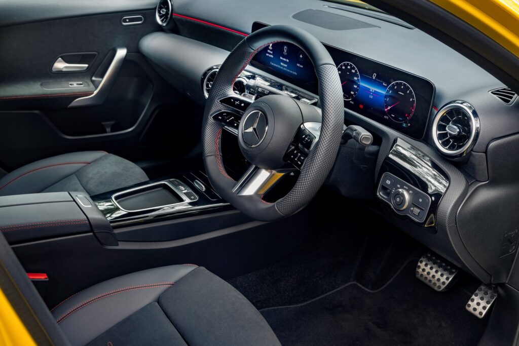 Mercedes-Benz A180L 2024-2025