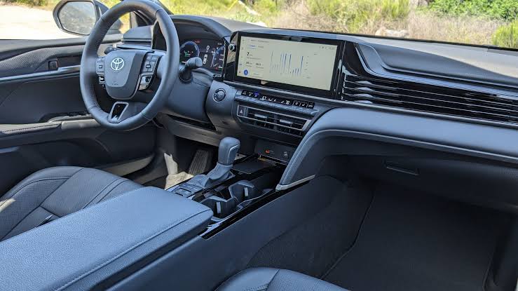 Toyota Camry Premium 2025