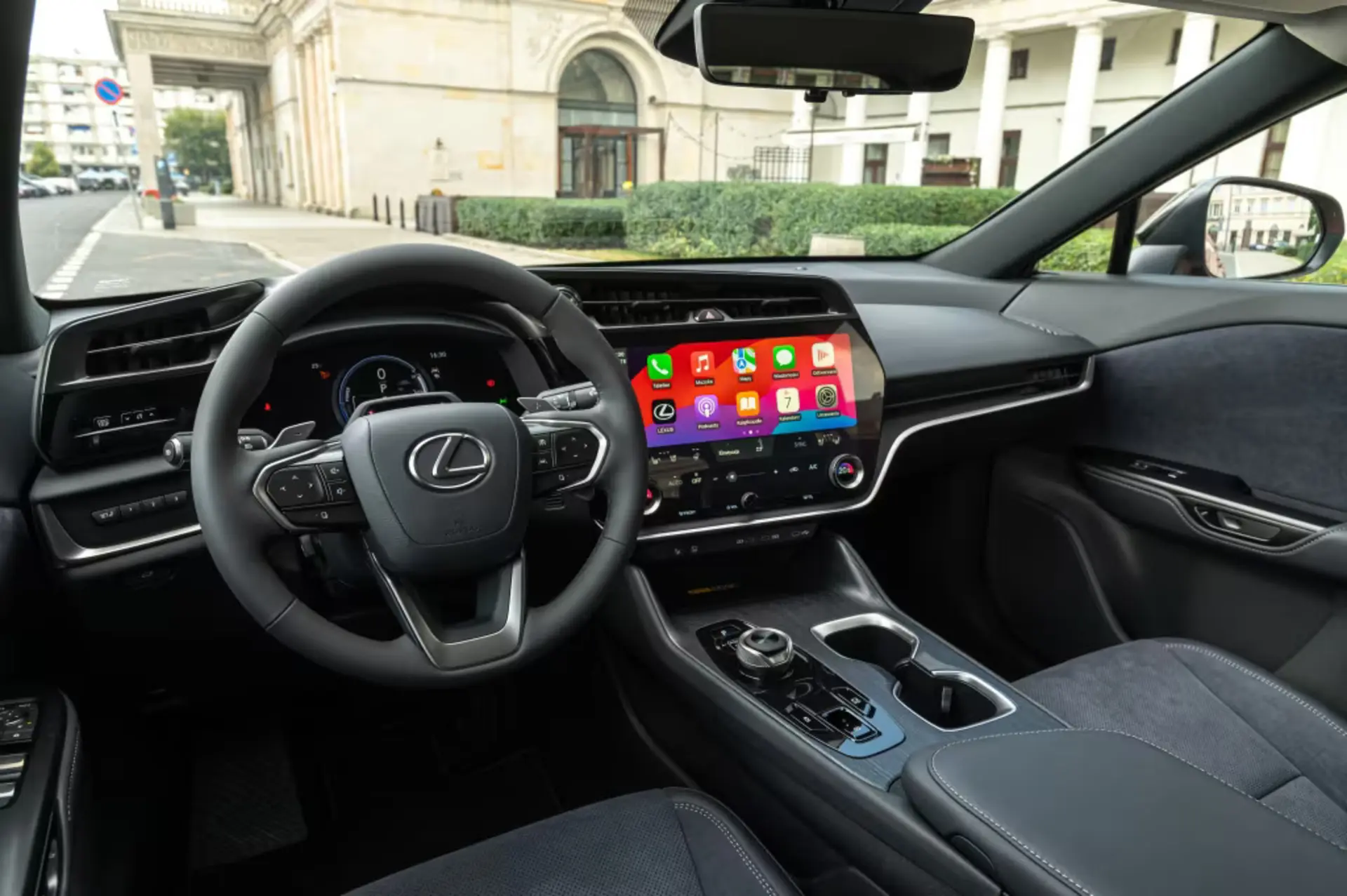 داخلی لکسوس RZ300E مدل 2023